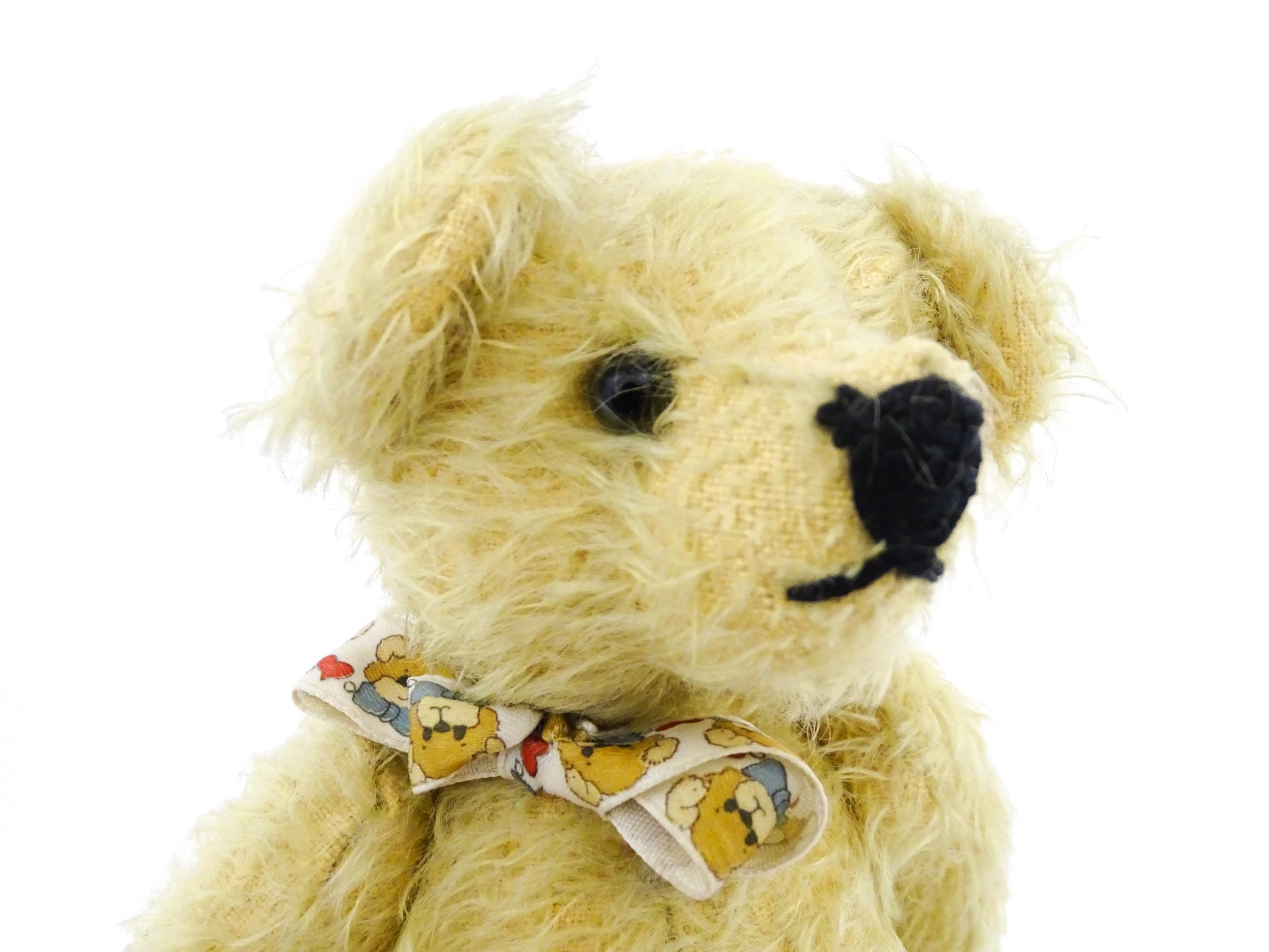 Toy: A 20thC mohair teddy bear with stitched nose and mouth, pad paws, and articulated head and - Image 4 of 7