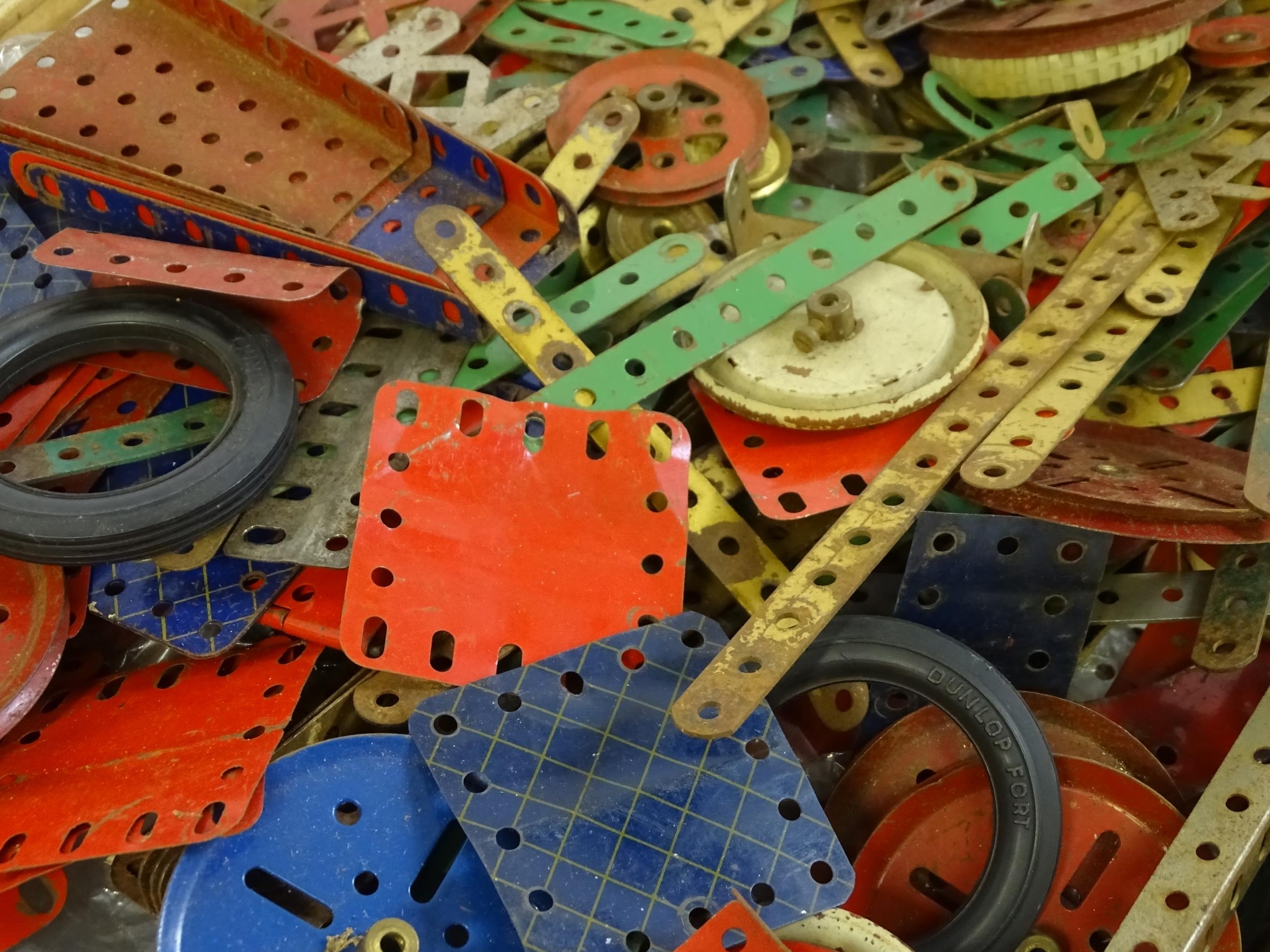 Toys: A large quantity of assorted Meccano to include flat plates, girders, wheels, various - Image 26 of 28