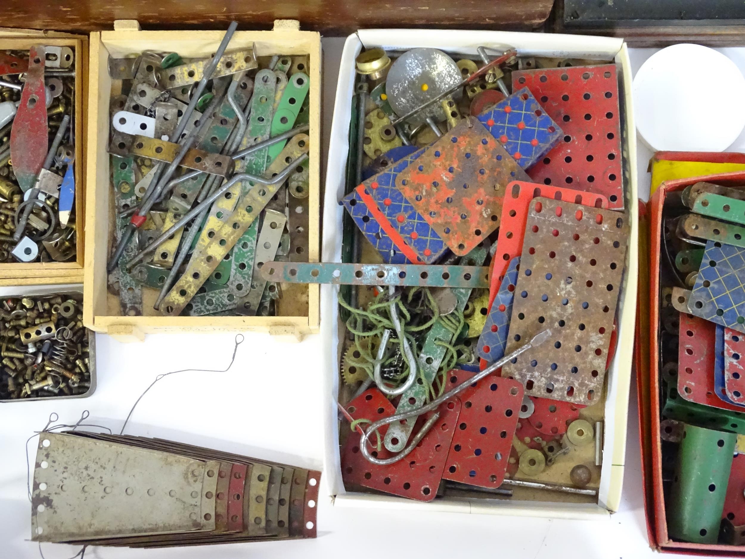 Toys: A large quantity of assorted Meccano to include flat plates, girders, wheels, various - Image 16 of 28