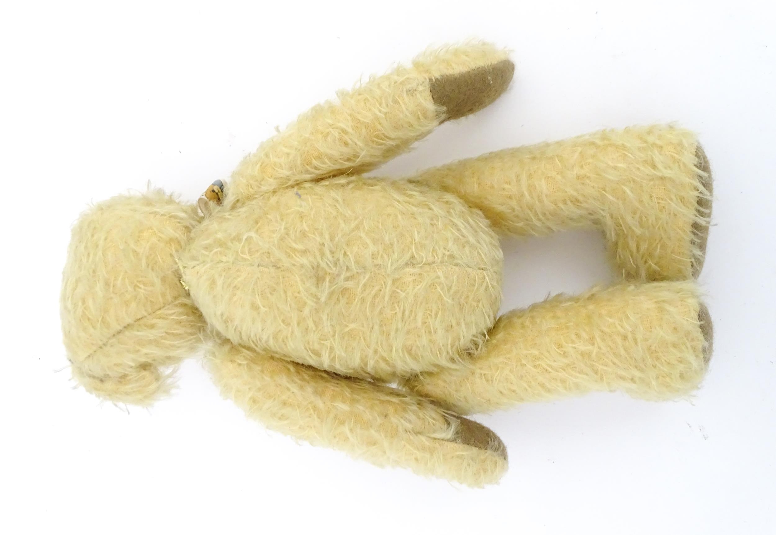 Toy: A 20thC mohair teddy bear with stitched nose and mouth, pad paws, and articulated head and - Image 6 of 7