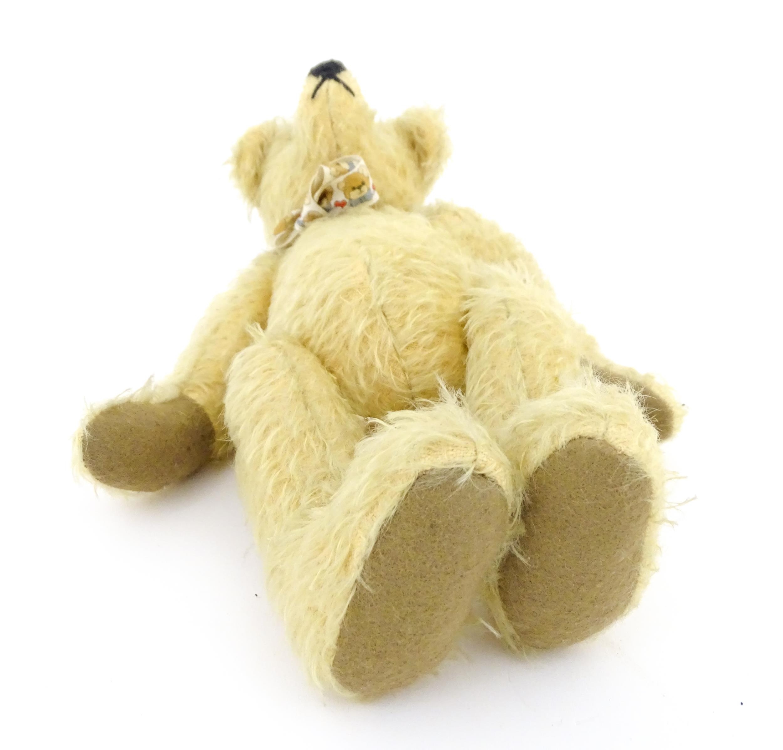 Toy: A 20thC mohair teddy bear with stitched nose and mouth, pad paws, and articulated head and - Image 5 of 7