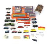 Toys - Model Train / Railway Interest : A quantity of OO guage trains / locomotives, carriages,