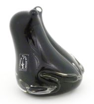 A Langham glass model of a frog. Approx 3" high Please Note - we do not make reference to the