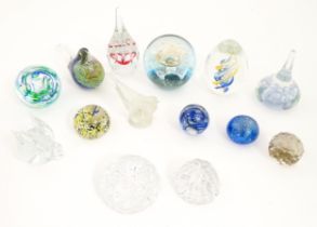 A quantity of assorted glass paperweights etc. to include a Murano example formed as a bird etc.