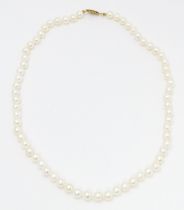 A pearl necklace with 9ct gold clasp. Approx 18" long Please Note - we do not make reference to
