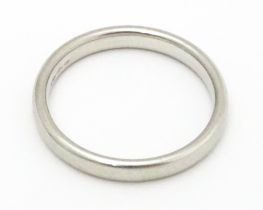 A platinum ring. Ring size approx. O Please Note - we do not make reference to the condition of lots