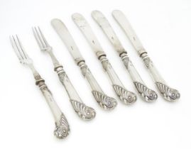 Four butter / tea knives with silver pistol grip handles. Together with two forks. Hallmarked