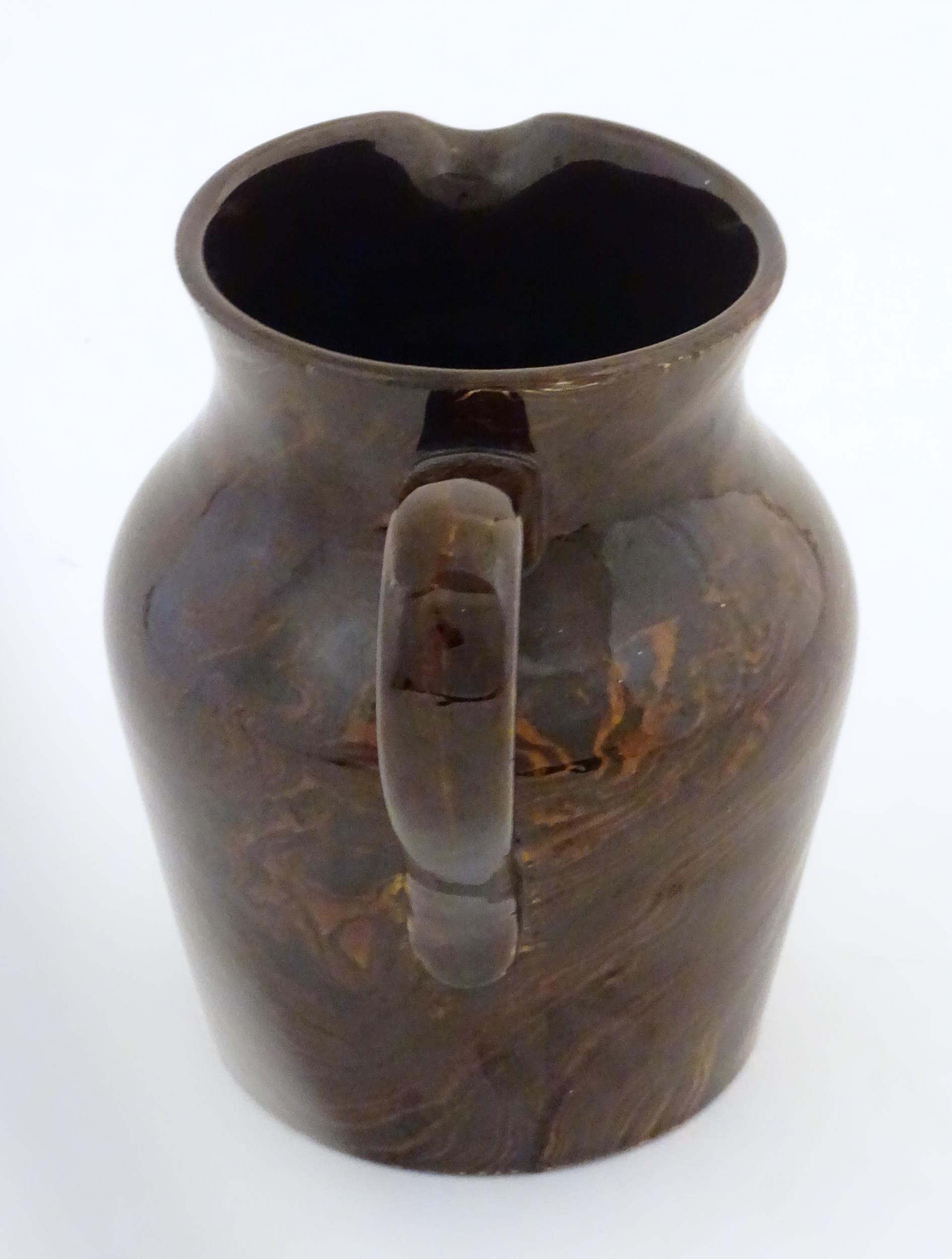 An agate wear jug with loop handle. Approx. 4 1/2" high Please Note - we do not make reference to - Image 3 of 7