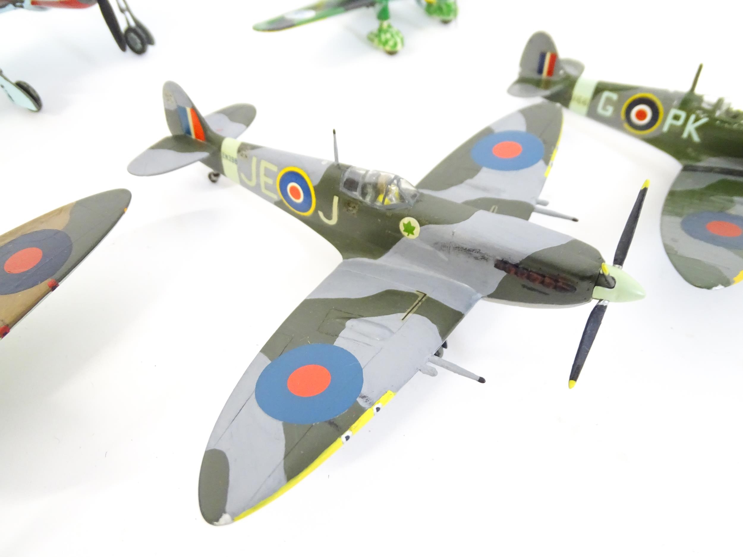 Toys: A quantity of Airfix scale model planes to include Spitfire, Mustang, Halifax Bomber, Avro - Image 11 of 13