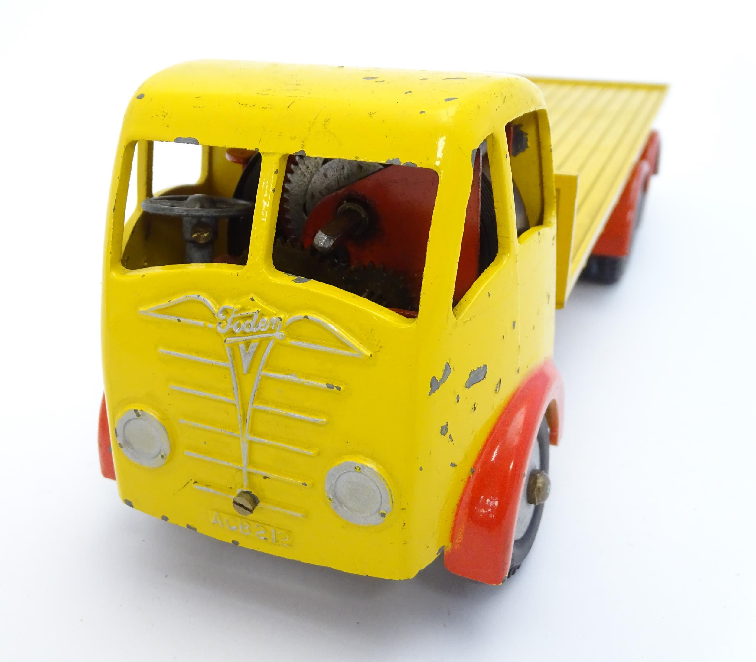 Toy: A Shackleton Toys scale model die cast clockwork / mechanical Foden F. G. Flatbed Lorry in - Image 6 of 14
