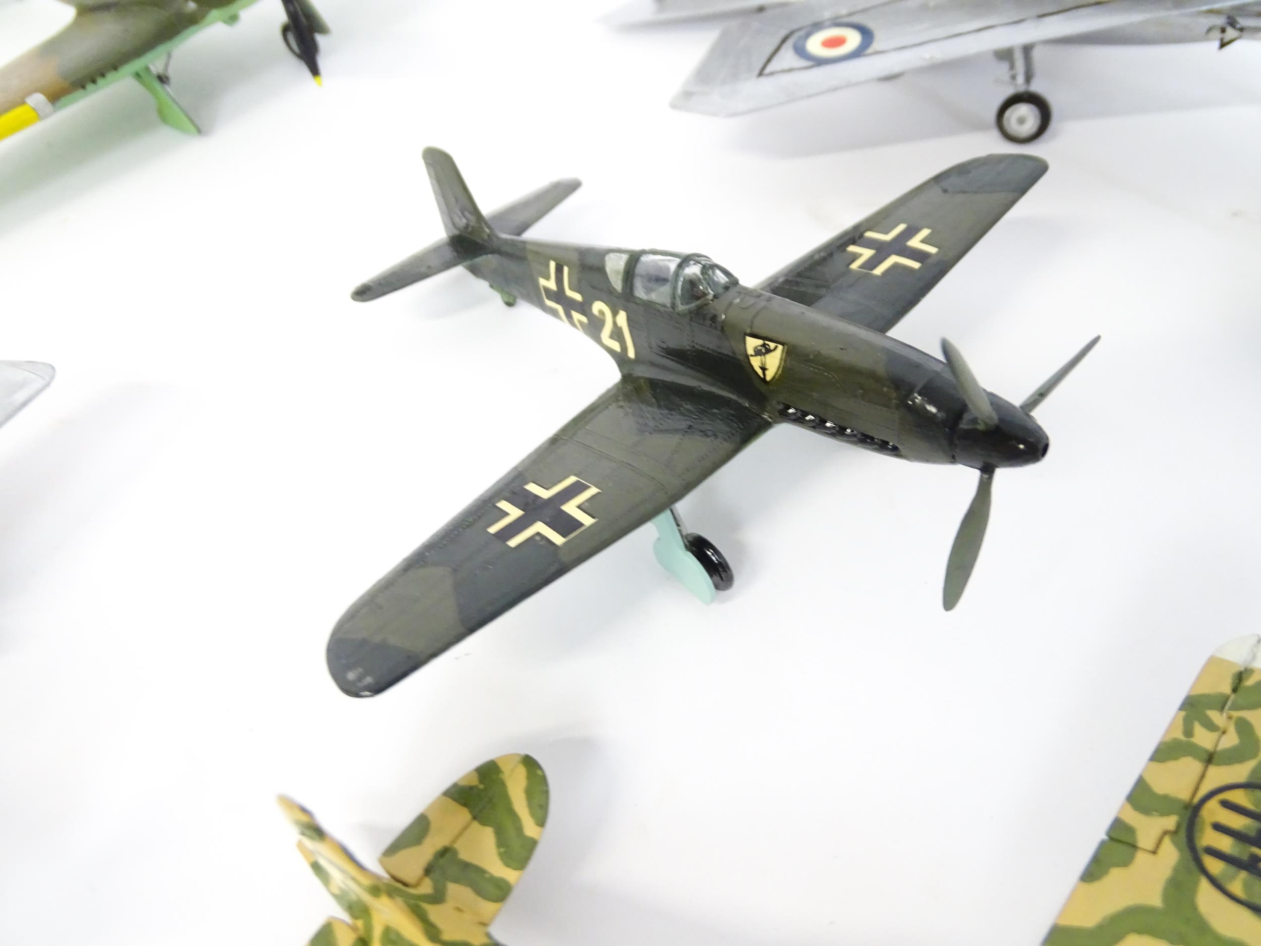 Toys: A quantity of Airfix scale model planes to include Spitfire, Mustang, Halifax Bomber, Avro - Image 9 of 13