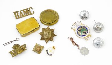 A quantity of military badges etc, comprising WWI Northumberland Fusiliers and Royal Army Medical