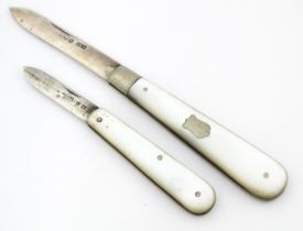 Two folding fruit knives with mother of pearl handles, one hallmarked Sheffield 1918, the other