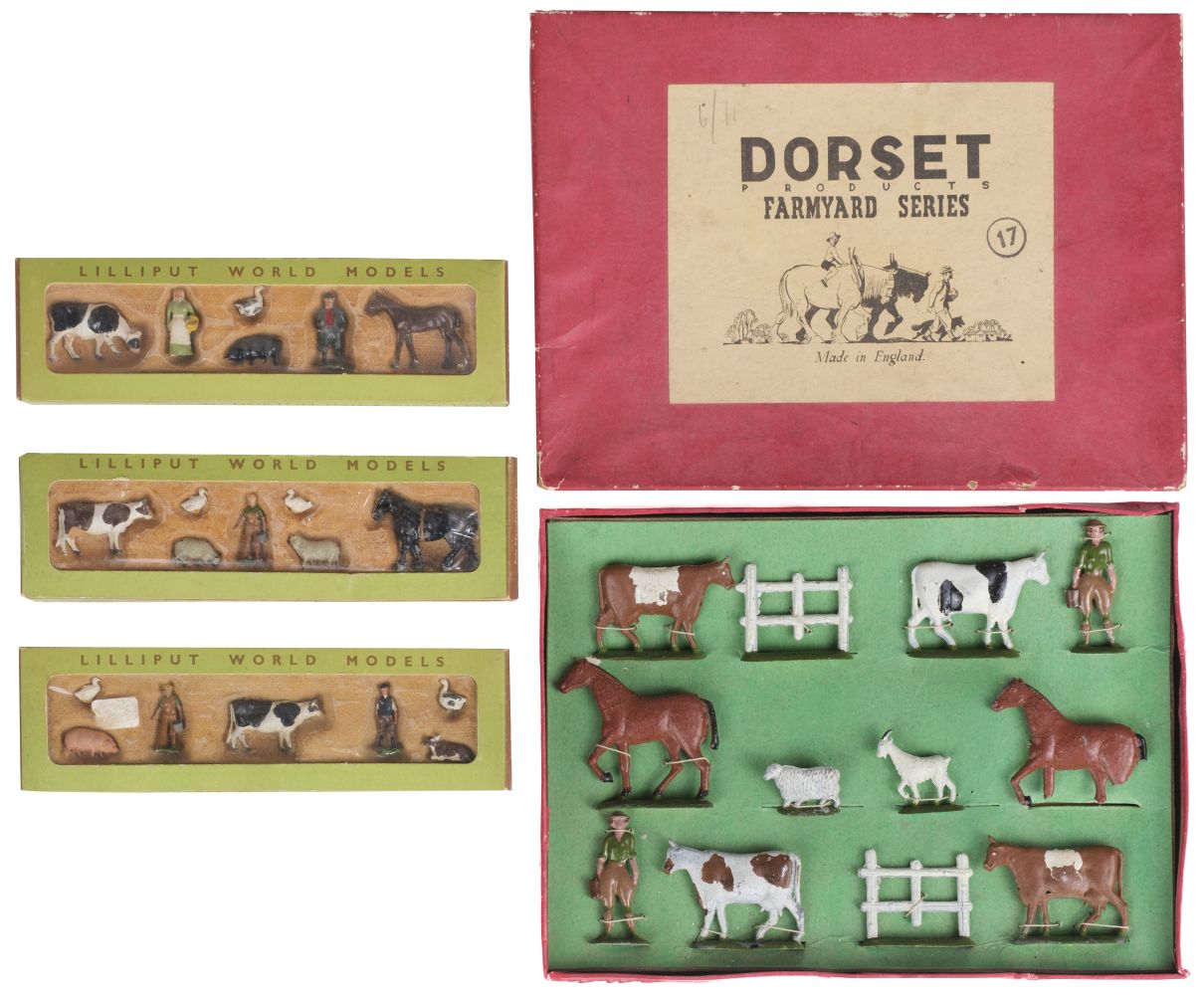 Farm animals. A large quantity of early 20th century lead toy farm animals and farmyard items