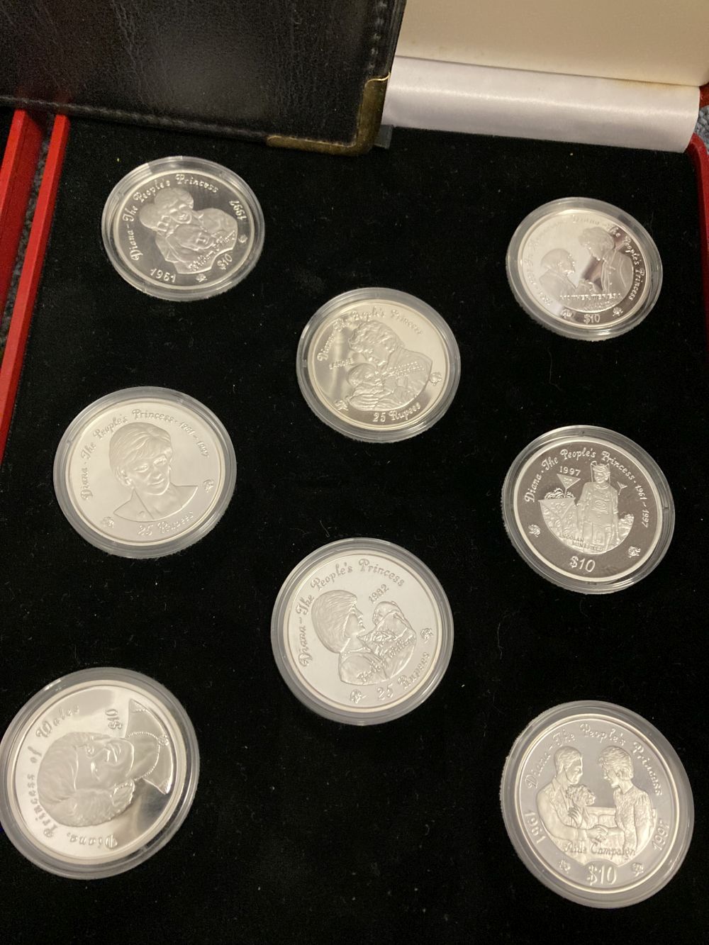 Proof Coins. Pobjoy Mint Ltd, 16 silver proof crowns, Princess Diana - Bild 3 aus 3
