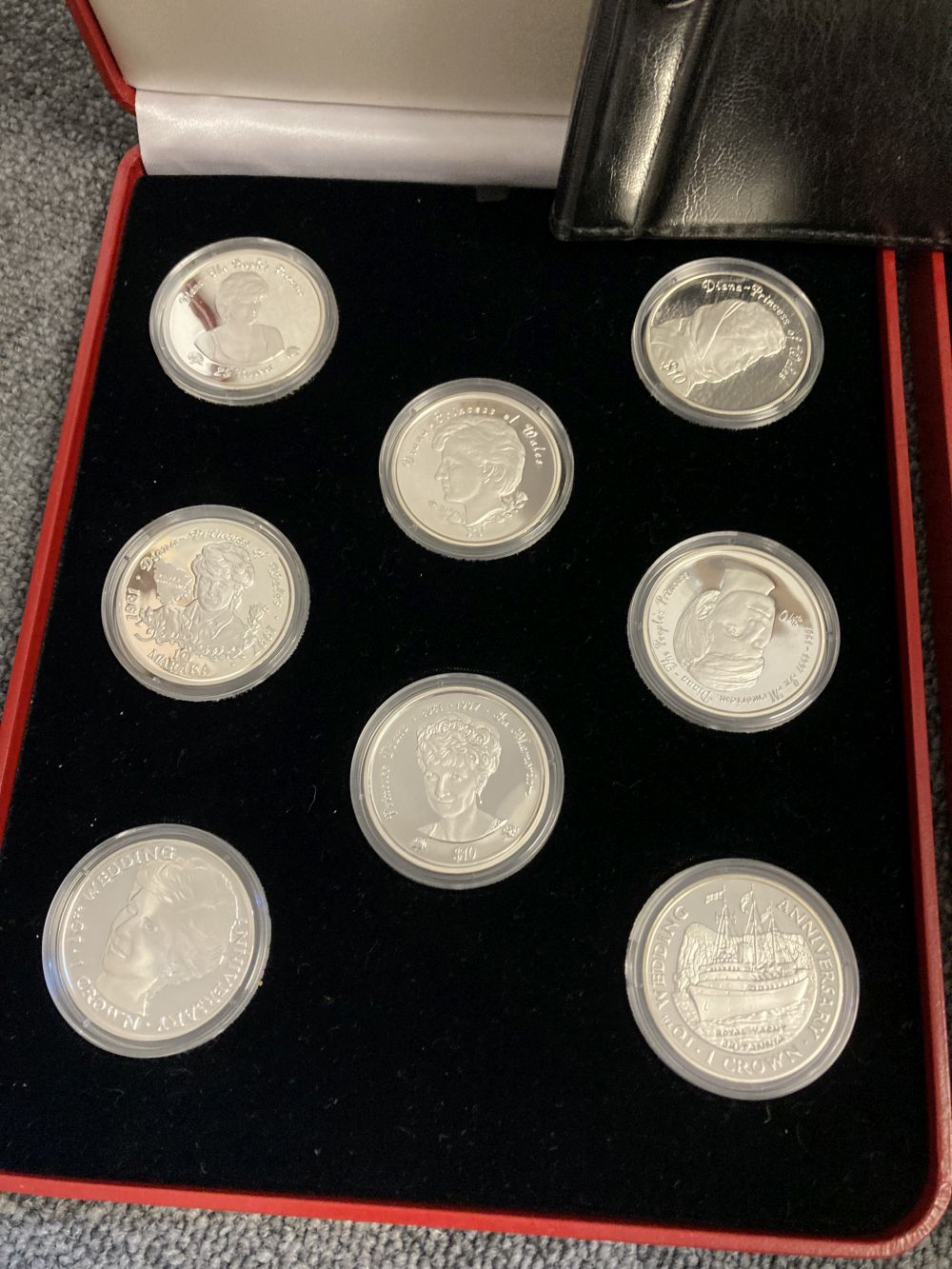 Proof Coins. Pobjoy Mint Ltd, 16 silver proof crowns, Princess Diana - Bild 2 aus 3