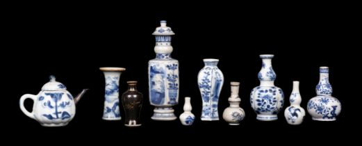 Chinese Porcelain. A collection of miniature Chinese porcelain, 17/18th century