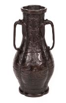 Vase. Chinese bronze vase, Qing Dynasty