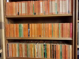 Penguin Paperbacks. A large collection of approximately 620 Penguin paperbacks