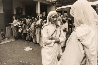Fincher (Harry, 1931-2008). Mother Teresa at work in India, c. 1970