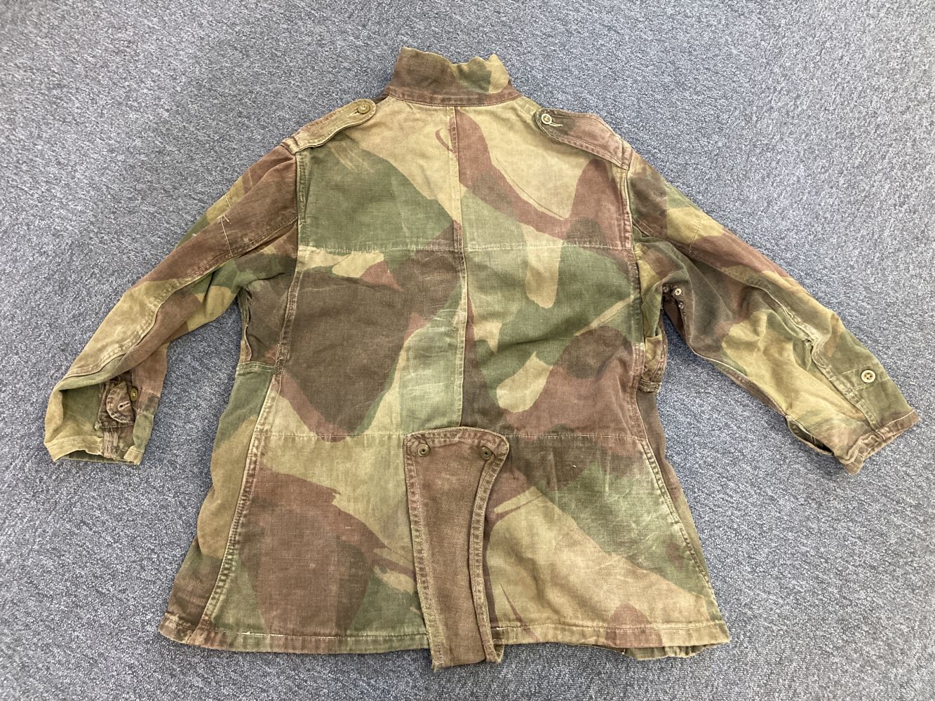 Denison Smock. A WWII Airborne Troops Denison smock dated 1945 - Image 7 of 7