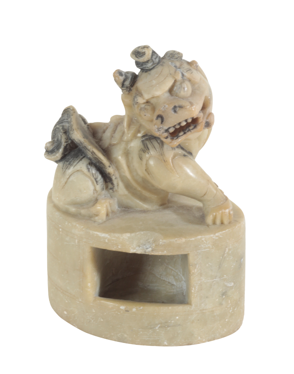 A GROUP OF FIVE CHINESE CARVED SOAPSTONE LION DOGS - Image 4 of 4