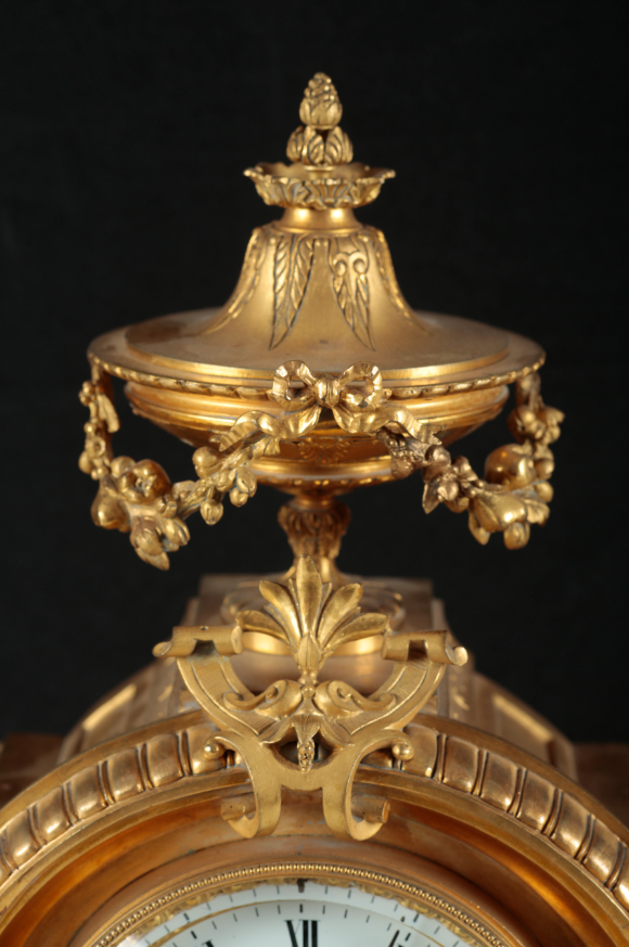 A 19TH CENTURY FRENCH GILT BRONZE MANTLE CLOCK - Image 3 of 3