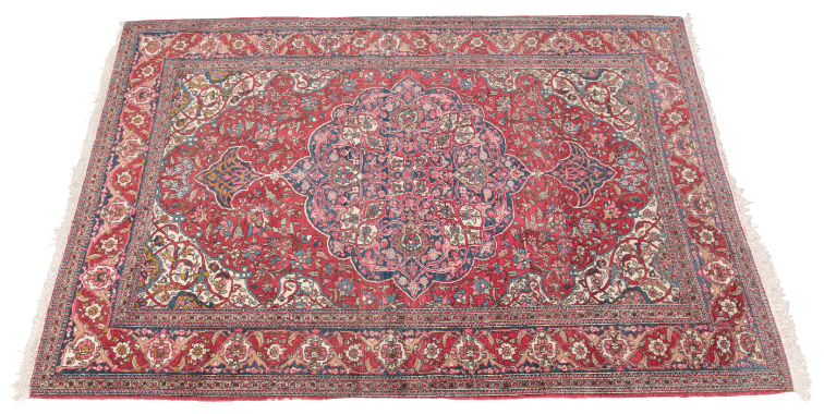 AN ANTIQUE KASHAN RUG