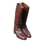 A PAIR OF BROWN LEATHER RIDING BOOTS