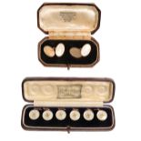 A PAIR OF GENTLEMAN'S 9CT GOLD CUFFLINKS