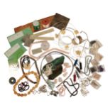 A COLLECTION OF JEWELLERY MAKING SUPPLIES