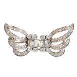 AN EARLY 20TH CENTURY DIAMOND BROOCH