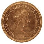 A 1976 QUEEN ELIZABETH II GOLD SOVEREIGN