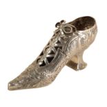 A LATE 19TH CENTURY DUTCH EMBOSSED SILVER SHOE PATTERN SPILL VASE OR PIN CUSHION BASE