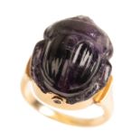 AN AMETHYST CARVED "SCARAB BEETLE" RING