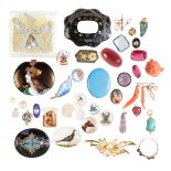 A COLLECTION OF LOOSE GEMSTONES AND ESSEX CRYSTALS