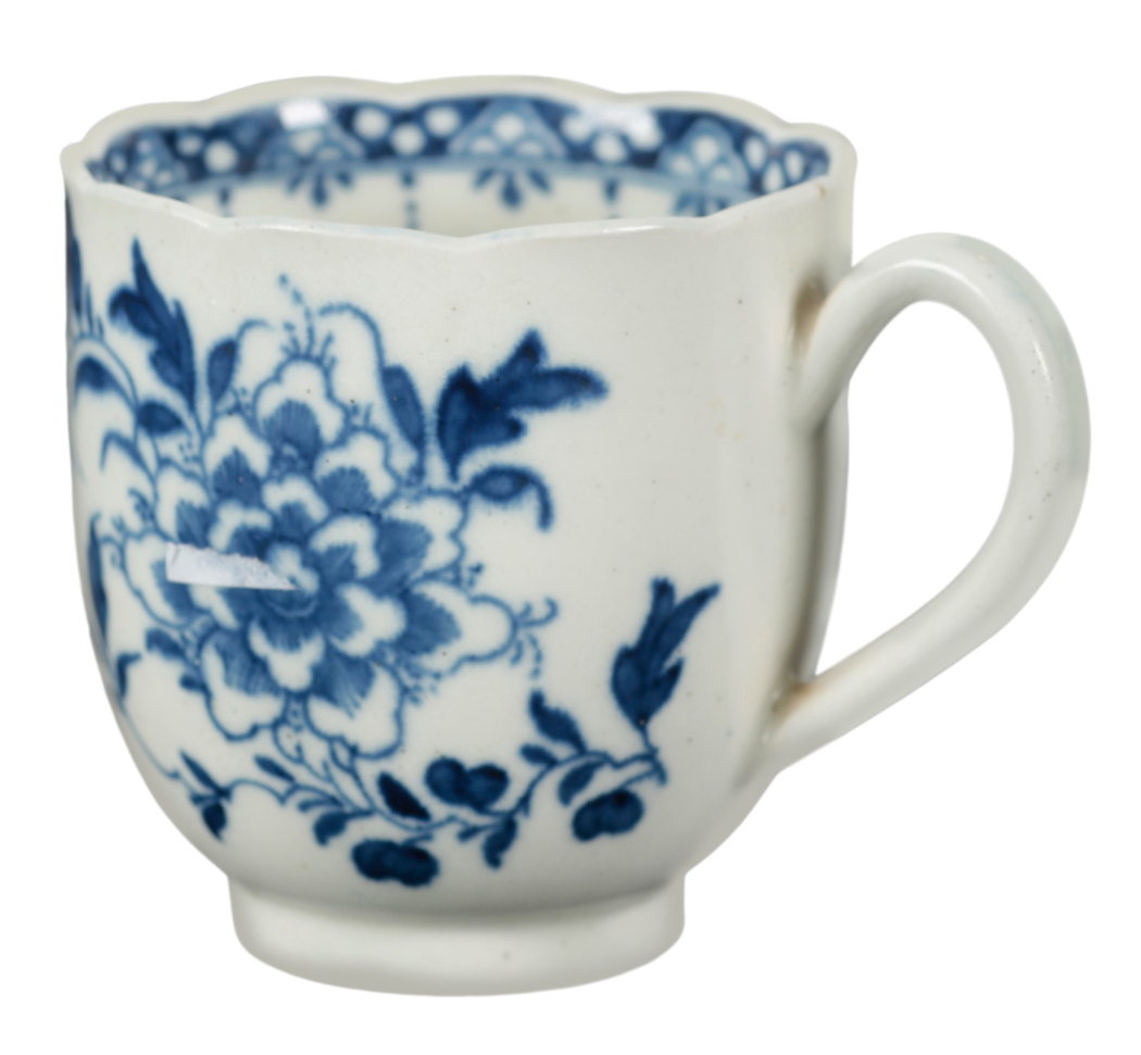 A WORCESTER PORCELAIN CUP - Image 4 of 5