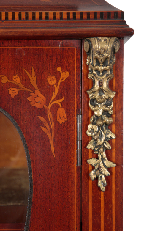 A LOUIS XV STYLE MAHOGANY AND MARQUETRY VITRINE - Image 3 of 3