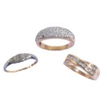 AN 18CT GOLD AND PLATINUM MOUNTED DIAMOND TRILOGY RING