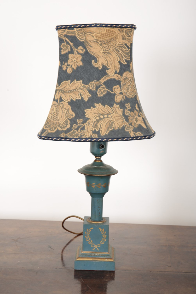 A PAIR OF EMPIRE STYLE BLUE-PAINTED AND PARCEL GILT TABLE LAMPS
