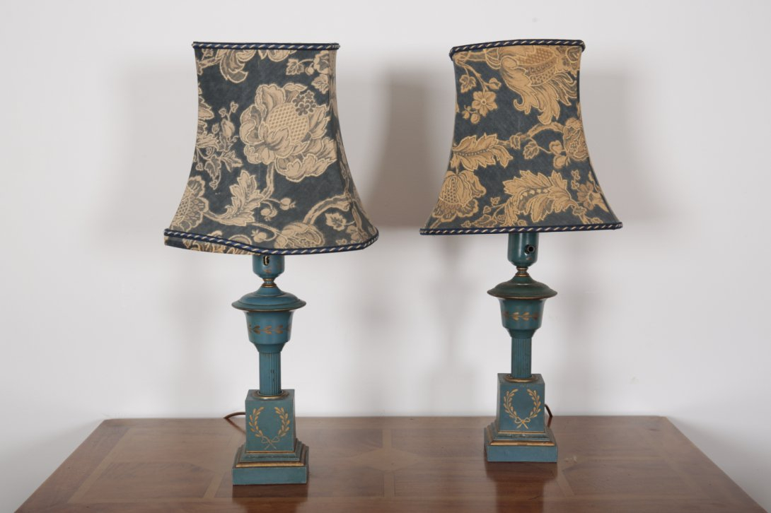A PAIR OF EMPIRE STYLE BLUE-PAINTED AND PARCEL GILT TABLE LAMPS - Image 2 of 3