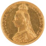 AN 1887 QUEEN VICTORIA FIVE POUND GOLD COIN