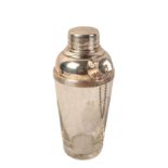 A 1930'S SILVER PLATED AND CLEAR GLASS COCKTAIL SHAKER OF ART DECO DESIGN