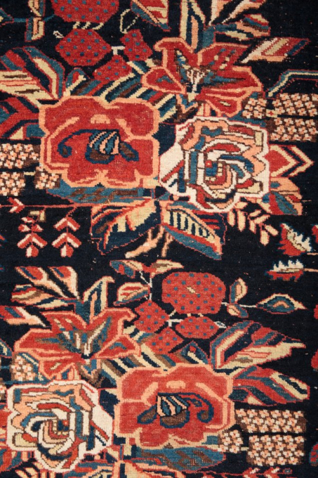 AN ANTIQUE SIRJAN AFSHAR RUG - Image 3 of 4