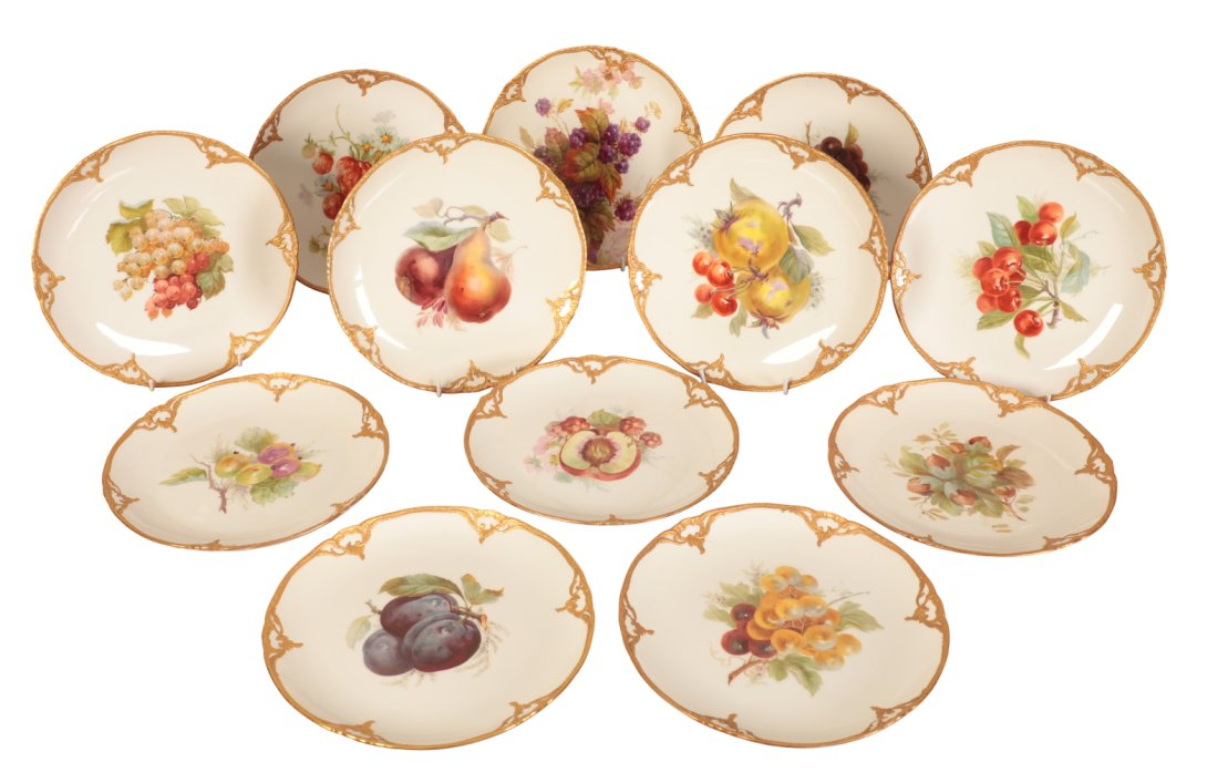 A SET OF TWELVE KPM PORCELAIN CABINET PLATES