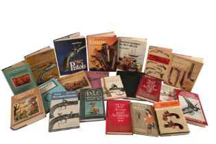 A QUANTITY OF BOOKS ON ANTIQUE PISTOLS AND GUNS