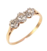 AN 18CT GOLD DIAMOND THREE STONE RING