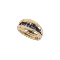 AN 18CT GOLD SAPPHIRE AND DIAMOND RNG