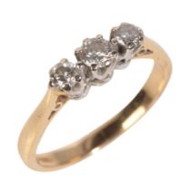 AN 18CT GOLD DIAMOND THREE STONE RING