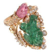 AN 18CT GOLD CARVED EMERALD AND TOURMALINE RING